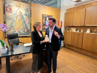 La delegada del Consell a Alacant, Agustina Esteve, es reunix amb l'alcalde d'Elx per a tractar les inversions de la Generalitat en el municipi